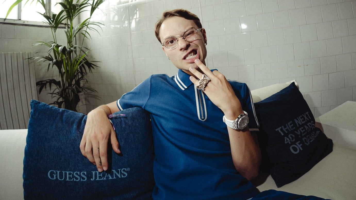 Guess Jeans al Nameless 2026: il brand che ha definito l’estetica del festival