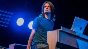 Jonny Greenwood: «Cancellare la musica equivale a togliere i libri dagli scaffali»