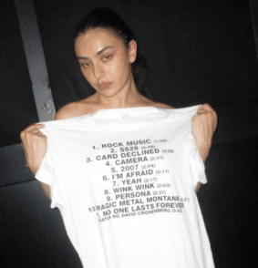 Charli XCX e la fashion literacy: perché parla fluentemente la lingua della moda