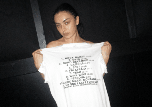Charli XCX e la fashion literacy: perché parla fluentemente la lingua della moda