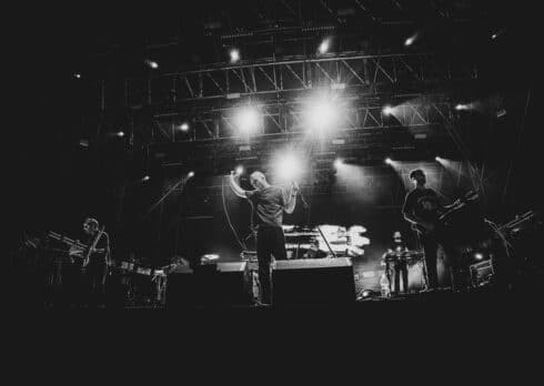 Lasciare andare i vent’anni a un concerto dei Cani 