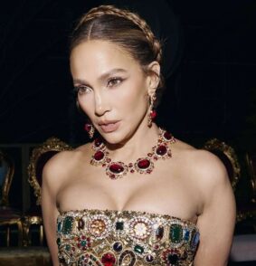 Jennifer Lopez, Dolce & Gabbana e il world-building della moda