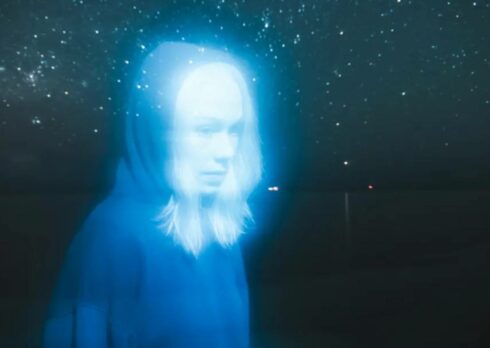 Amare, perdere e ritrovarsi: in “Lost Weekend” Phoebe Bridgers canta la vita senza istruzioni