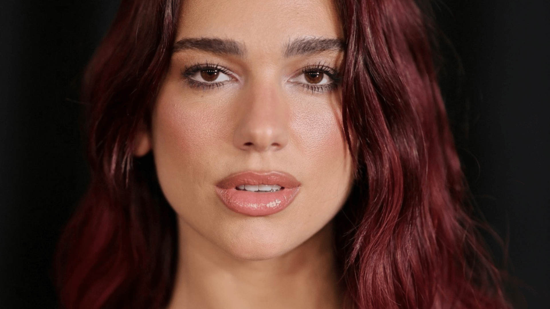 Dua Lipa co-condurrà una delle serate di Sanremo 2027?