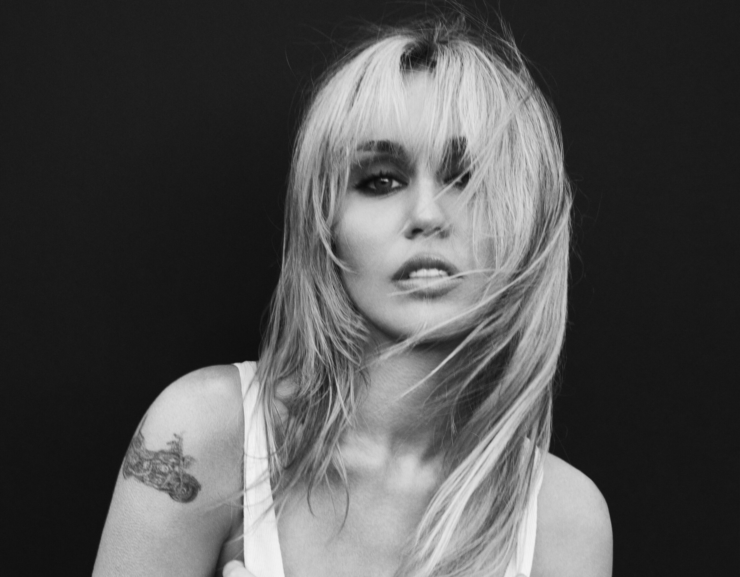 Chiamatela Miley: il nuovo disco è “Bass Persuades”