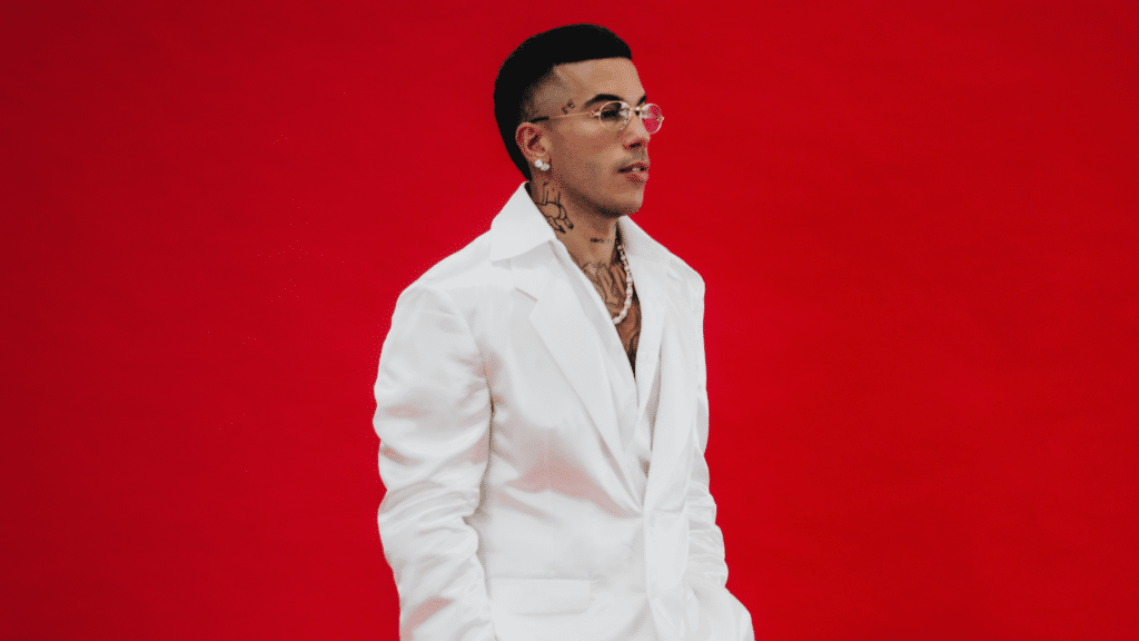 Più che un “Purosangue”, “Lontano” di Sfera Ebbasta sembra un cavallo di Troia