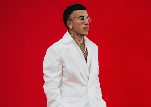 Più che un “Purosangue”, “Lontano” di Sfera Ebbasta sembra un cavallo di Troia