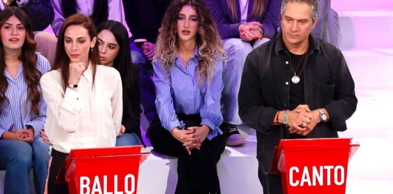 Amici 26: alla seconda puntata i banchi non sono definitivi e gli allievi hanno il freno a mano tirato