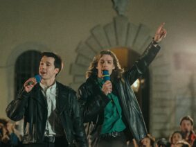 “Nord Sud Ovest Est: La leggendaria storia degli 883”, un coming of age in cinque canzoni 