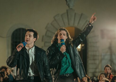“Nord Sud Ovest Est: La leggendaria storia degli 883”, un coming of age in cinque canzoni 