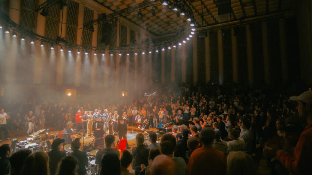 PEOPLE, il festival senza lineup dove la musica prende forma sul palco