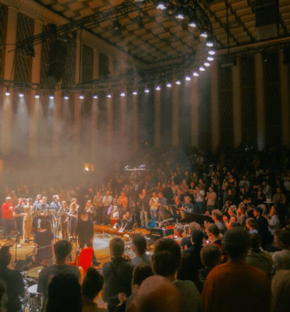 PEOPLE, il festival senza lineup dove la musica prende forma sul palco