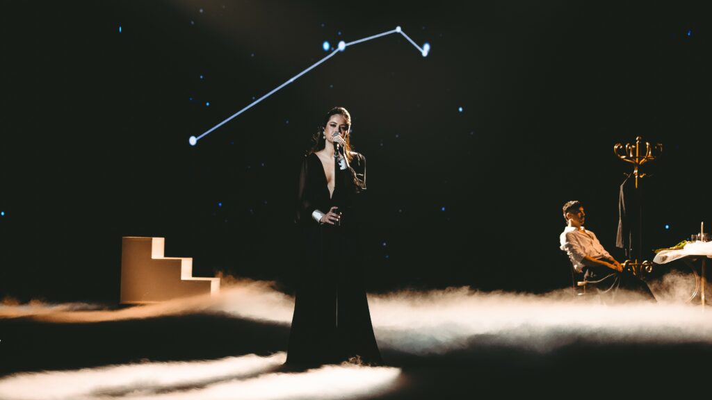 Sale la tensione al tavolo, ma (quasi) tutto va come previsto: il secondo live di X Factor 2026 