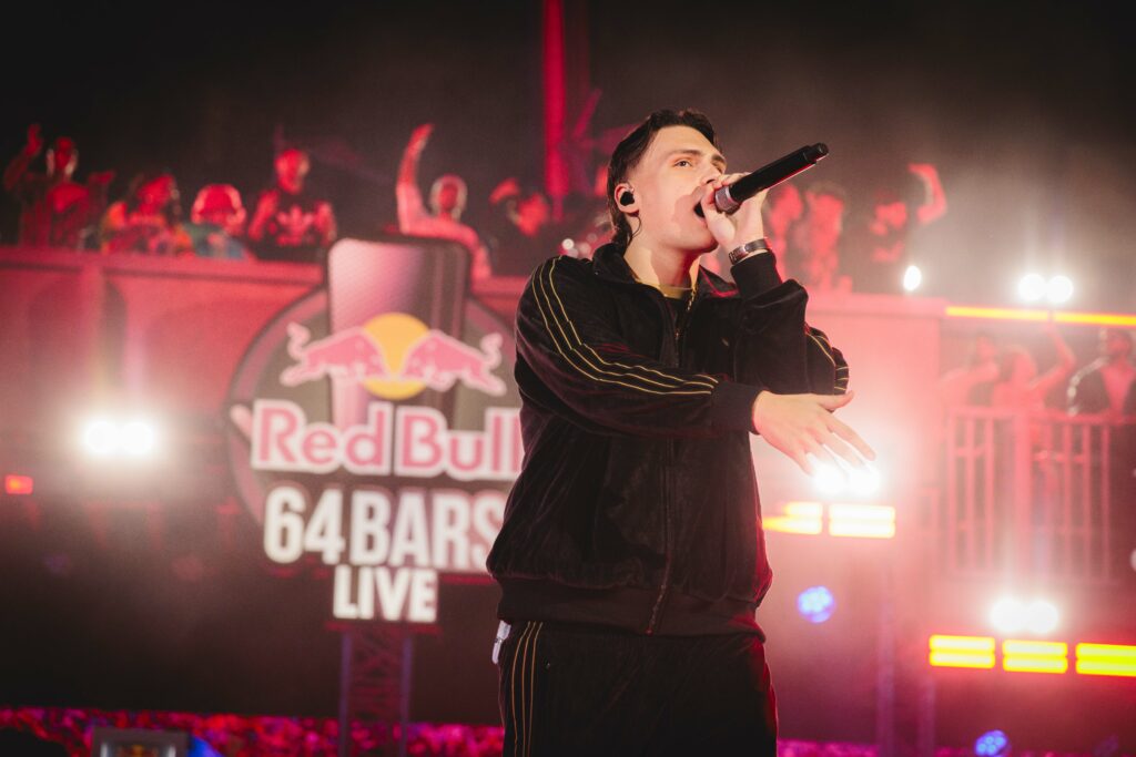 Red Bull 64 Bars Live a Taranto: una luce che brilla dietro il fumo scuro