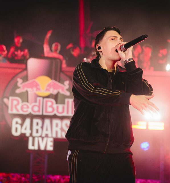 Red Bull 64 Bars Live a Taranto: una luce che brilla dietro il fumo scuro