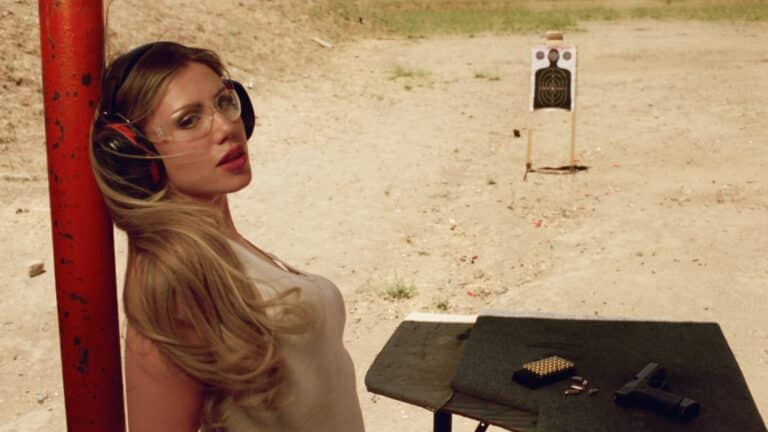 Slayyyter ha annunciato “wor$t man in america”, il disco gemello di “WOR$T GIRL IN AMERICA”