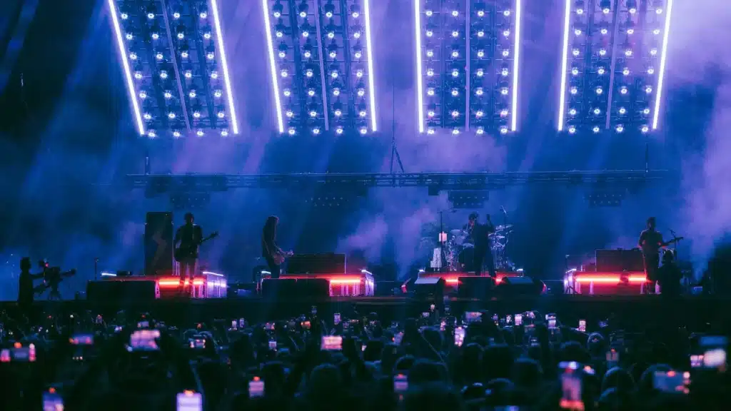Soli nel futuro, senza nostalgia da vendere: gli Strokes a Bologna