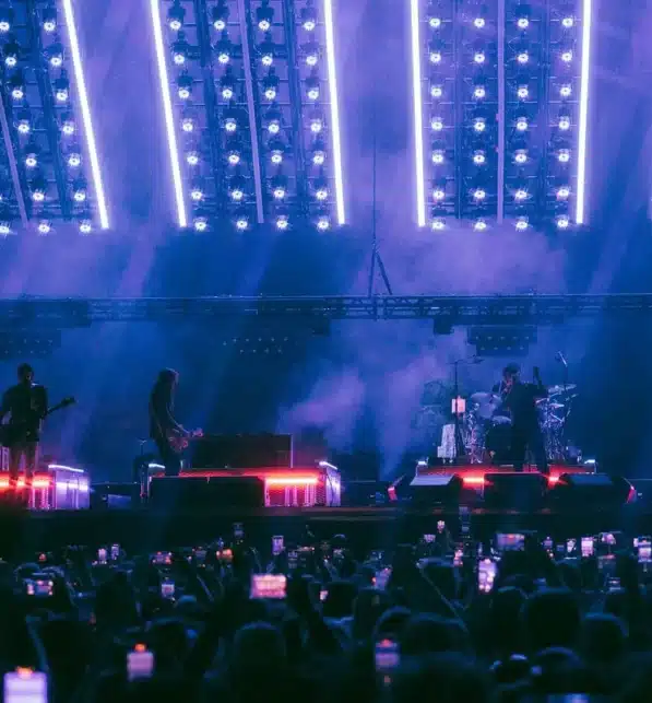 Soli nel futuro, senza nostalgia da vendere: gli Strokes a Bologna
